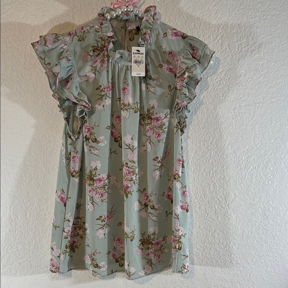 Express Tops - EXPRESS Floral Gramercy Blouse Ruffled Neckline & Flutter Sleeves Size XS NEW